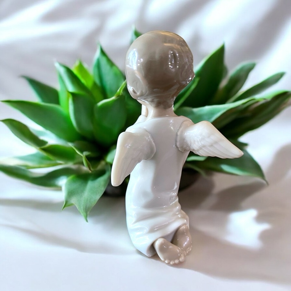 Lladró Angel Praying Figurine #4962 - Picture 14 of 16